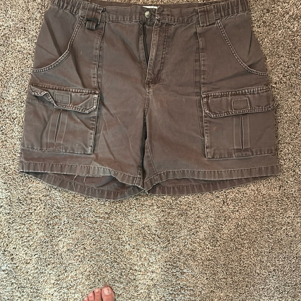 Vintage Columbia Brown Cargo Shorts with Classic Design